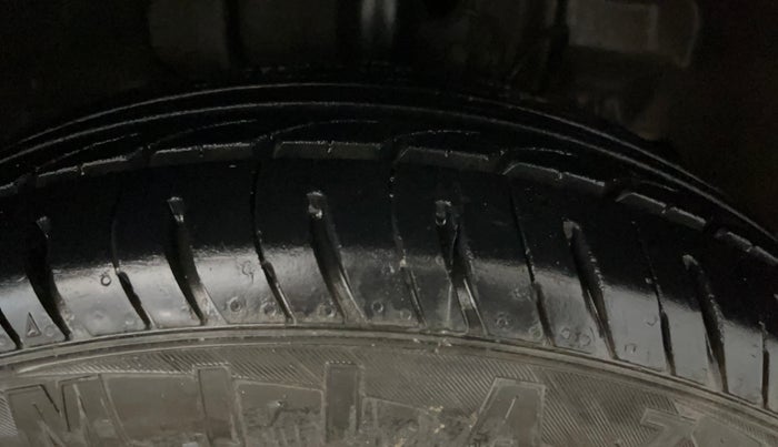 2017 Tata Tiago XZ PETROL, Petrol, Manual, 64,015 km, Right Front Tyre Tread