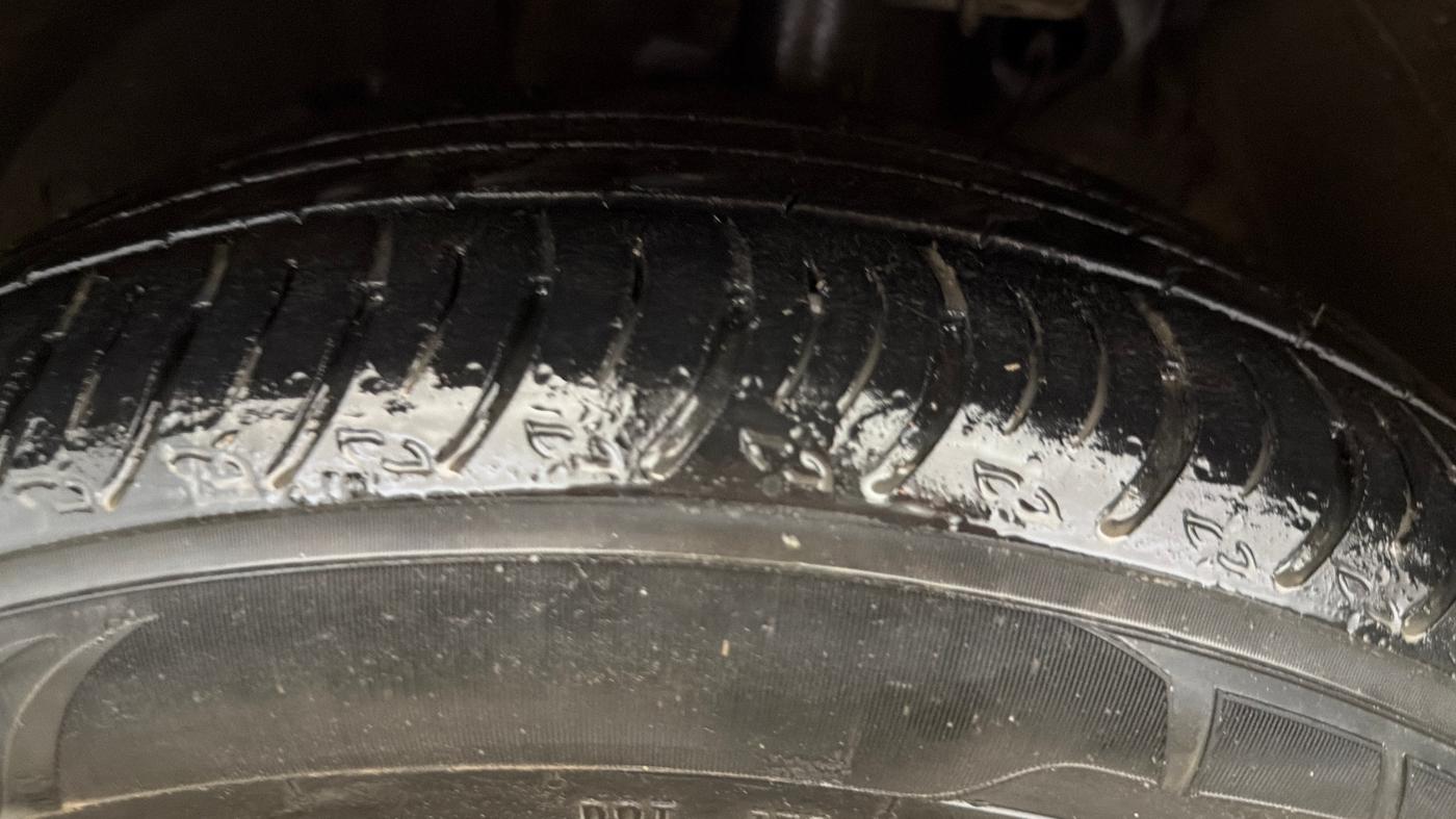 2019 Toyota Glanza V CVT, Petrol, Automatic, 73,010 km, Left Front Tyre Tread