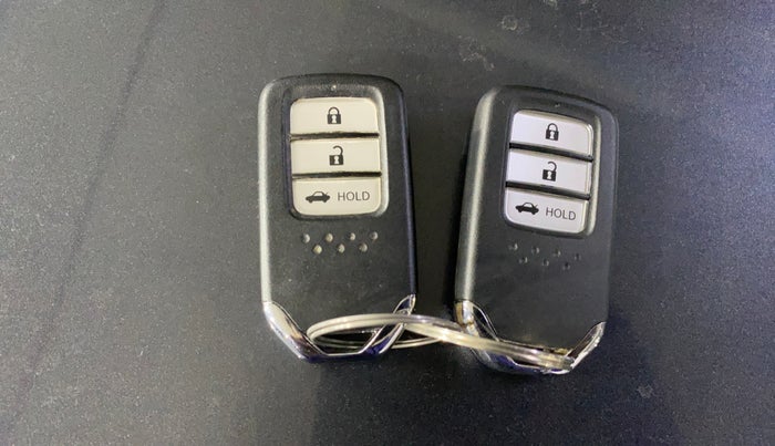 2022 Honda Amaze 1.2L I-VTEC VX CVT, Petrol, Automatic, 14,306 km, Key Close Up