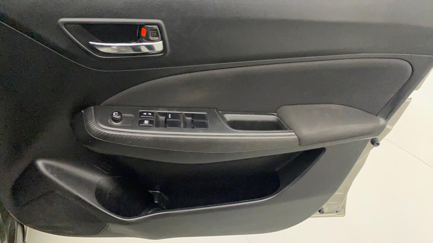 2021 Maruti Swift VXI, Petrol, Manual, 44,220 km, Driver Side Door Panels Control