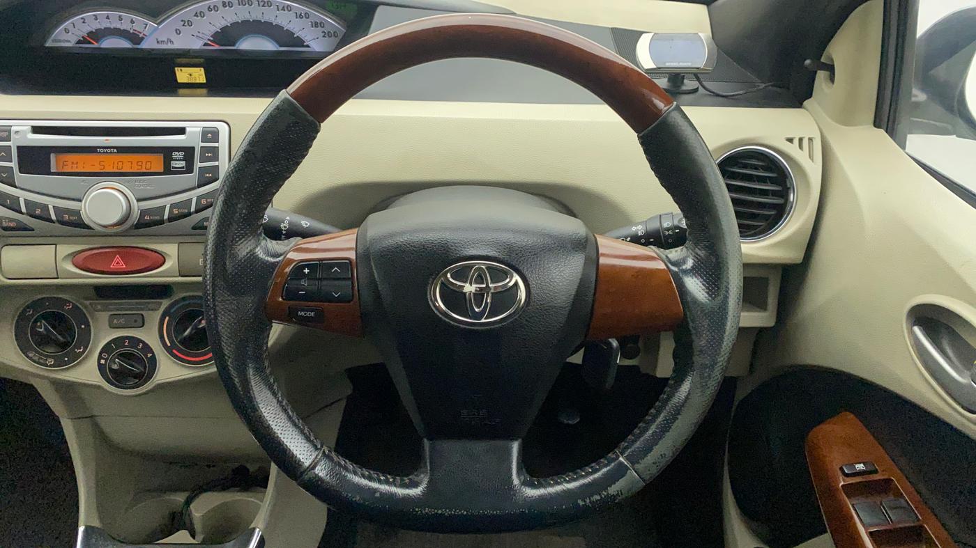 2012 Toyota Etios VX, Petrol, Manual, 38,871 km, Steering Wheel Close Up