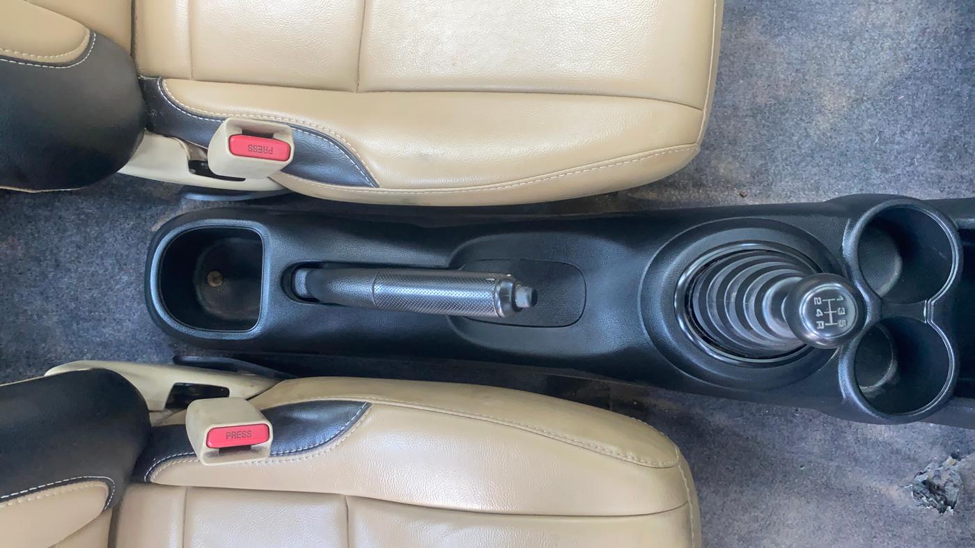 2014 Honda Amaze 1.2L I-VTEC E, CNG, Manual, 63,777 km, Gear Lever