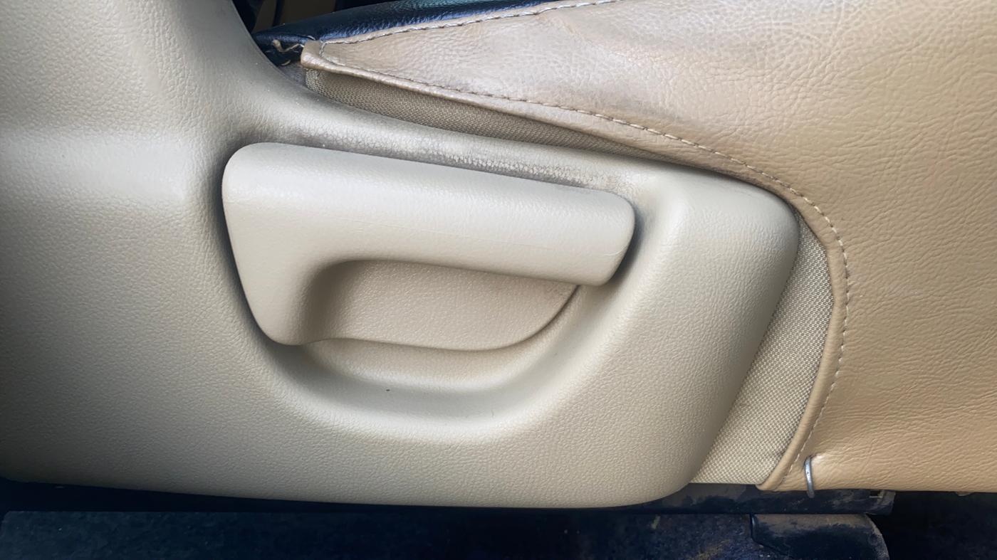 2014 Honda Amaze 1.2L I-VTEC E, CNG, Manual, 63,777 km, Driver Side Adjustment Panel