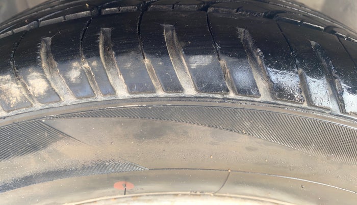 2014 Honda Amaze 1.2L I-VTEC E, CNG, Manual, 63,777 km, Right Rear Tyre Tread