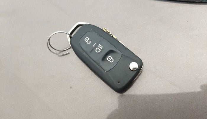 2017 Tata Tiago XZ PETROL, Petrol, Manual, 84,416 km, Key Close Up