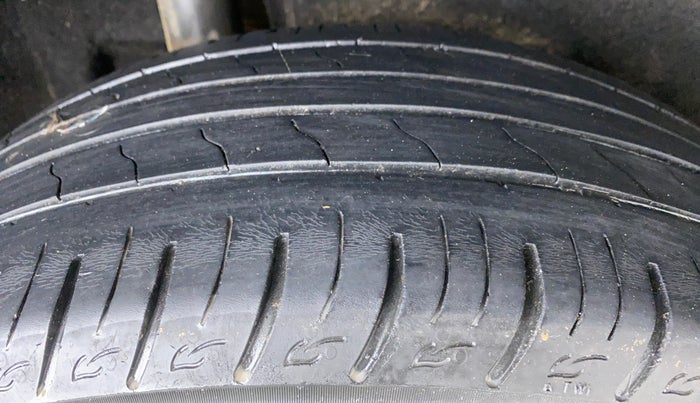 2018 Maruti Vitara Brezza ZDI + AMT, Diesel, Automatic, 58,154 km, Right Rear Tyre Tread