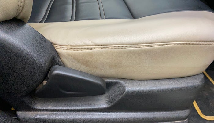 2017 Renault Kwid RXL, Petrol, Manual, 40,617 km, Driver Side Adjustment Panel