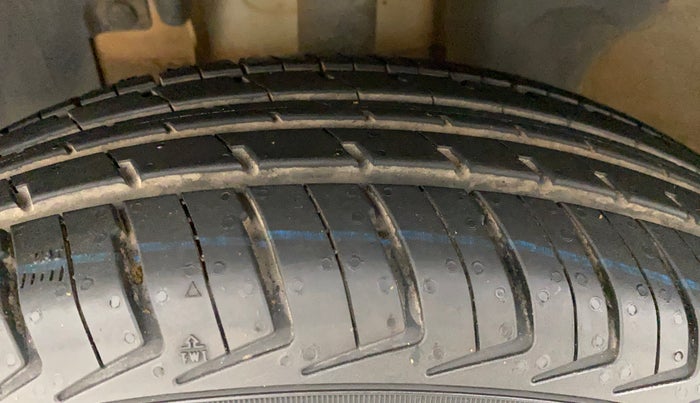2017 Renault Kwid RXL, Petrol, Manual, 40,617 km, Left Front Tyre Tread