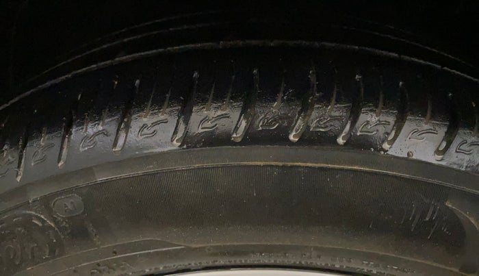 2021 KIA SONET HTK 1.2, Petrol, Manual, 29,485 km, Left Rear Tyre Tread