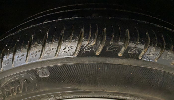 2021 KIA SONET HTK 1.2, Petrol, Manual, 29,485 km, Right Front Tyre Tread