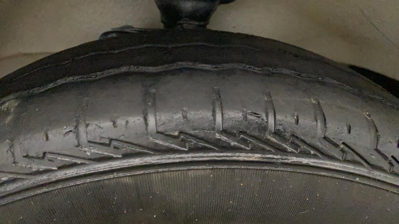 2023 Maruti Eeco 5 STR AC CNG, CNG, Manual, 41,811 km, Left Front Tyre Tread