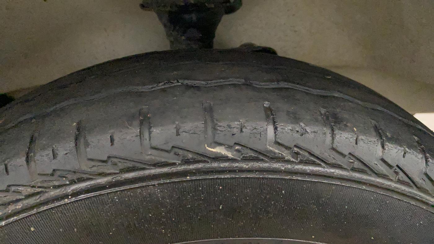 2023 Maruti Eeco 5 STR AC CNG, CNG, Manual, 41,811 km, Right Front Tyre Tread