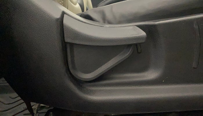 2020 KIA SELTOS HTK PLUS 1.5, Petrol, Manual, 73,344 km, Driver Side Adjustment Panel