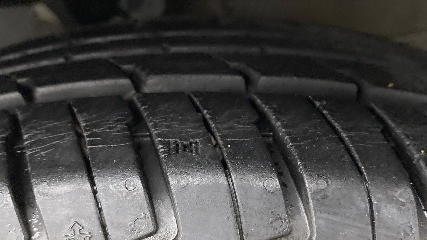 2012 Hyundai i10 SPORTZ 1.2 AT, Petrol, Automatic, 76,041 km, Right Front Tyre Tread