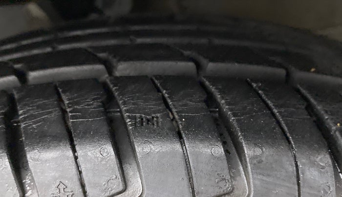 2012 Hyundai i10 SPORTZ 1.2 AT, Petrol, Automatic, 76,041 km, Right Front Tyre Tread