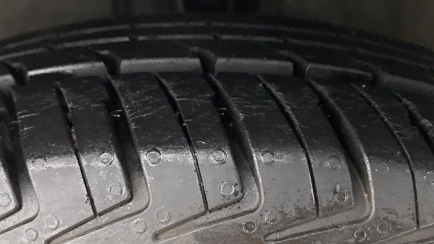2012 Hyundai i10 SPORTZ 1.2 AT, Petrol, Automatic, 76,041 km, Left Front Tyre Tread