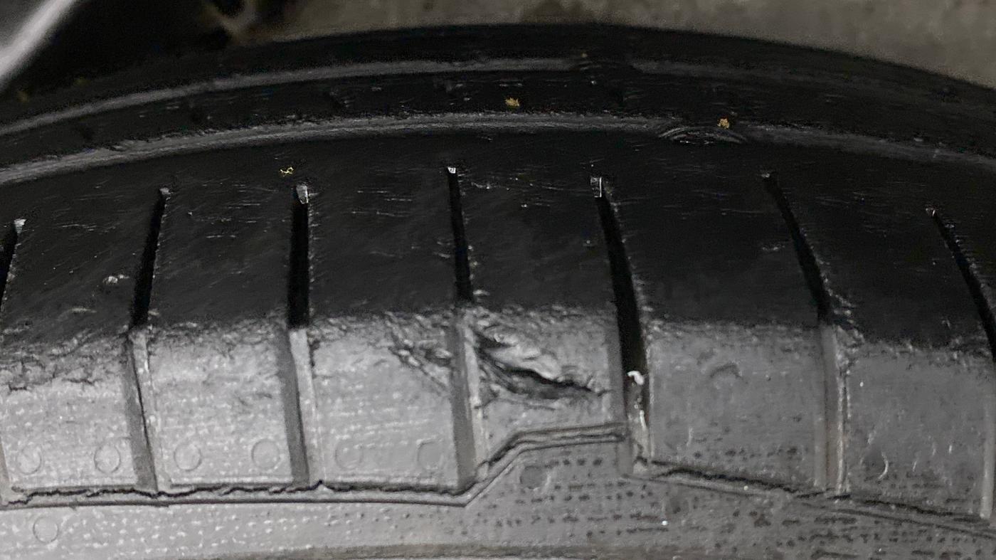 2012 Hyundai i10 SPORTZ 1.2 AT, Petrol, Automatic, 76,041 km, Left Rear Tyre Tread