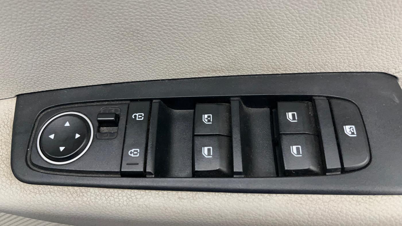 2023 KIA CARENS PRESTIGE 1.5 PETROL 7 STR, Petrol, Manual, 37,700 km, Driver Side Door Panels Control