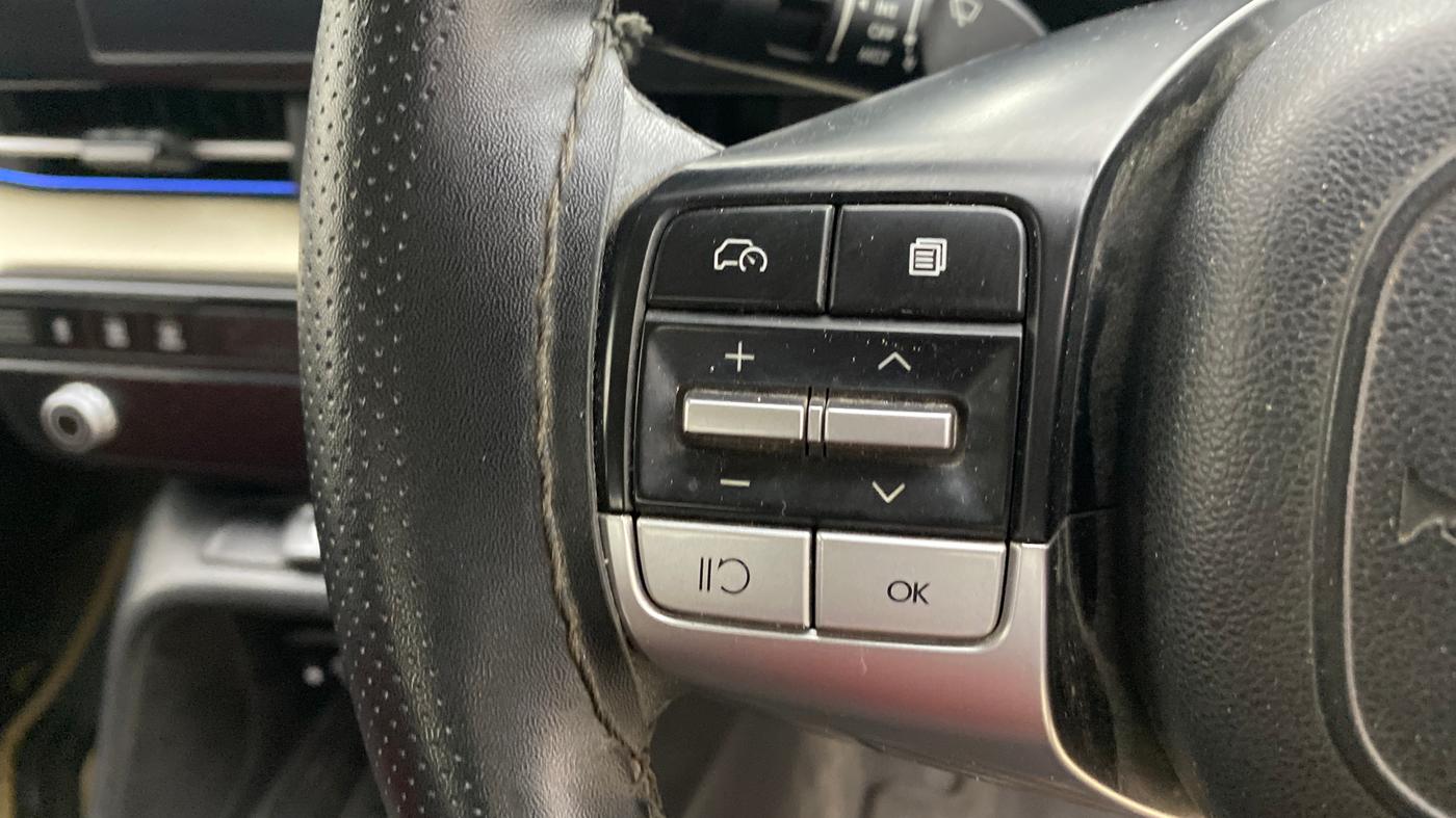 2023 Hyundai Verna SX 1.5 l MPI, CNG, Manual, 1,10,666 km, Adaptive Cruise Control