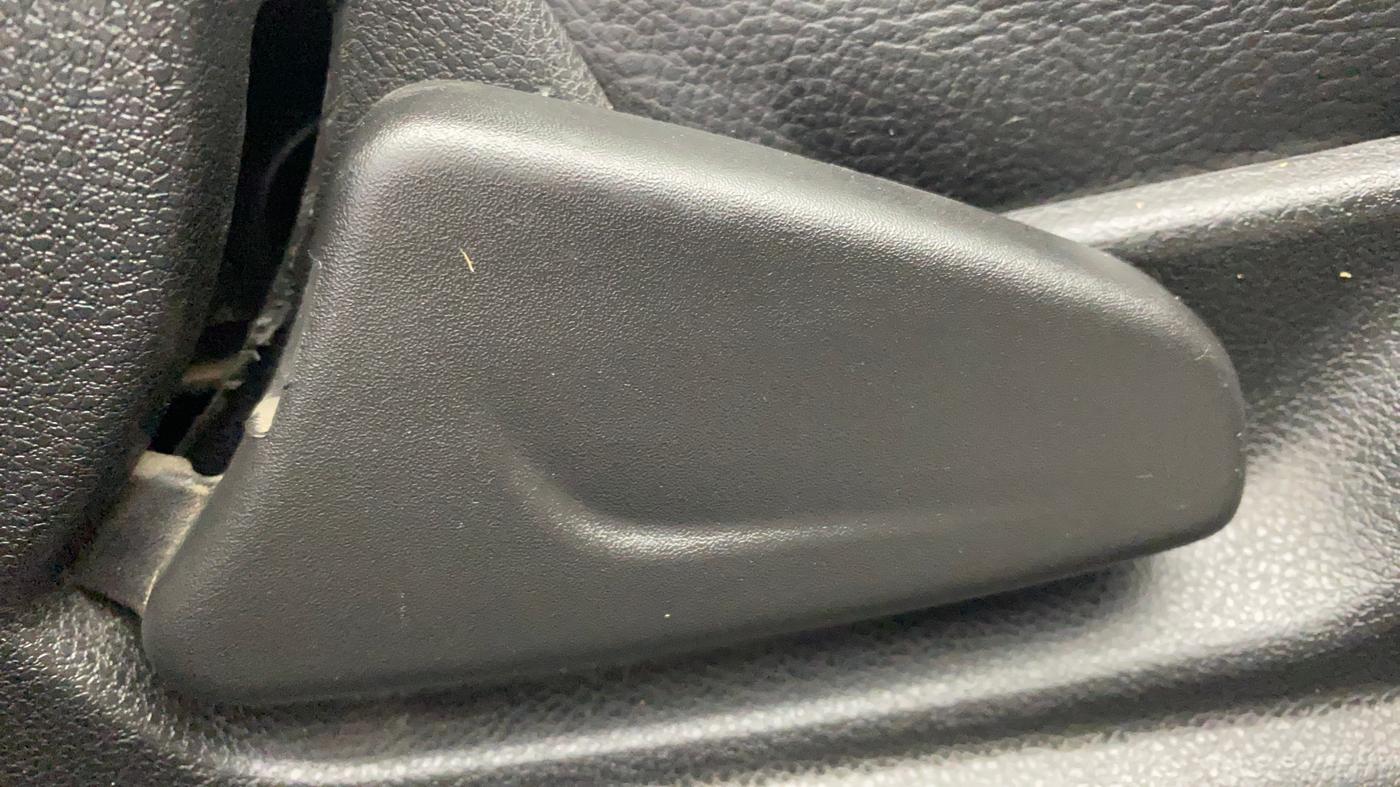 2018 Renault Kwid RXT 0.8, Petrol, Manual, 39,266 km, Driver Side Adjustment Panel