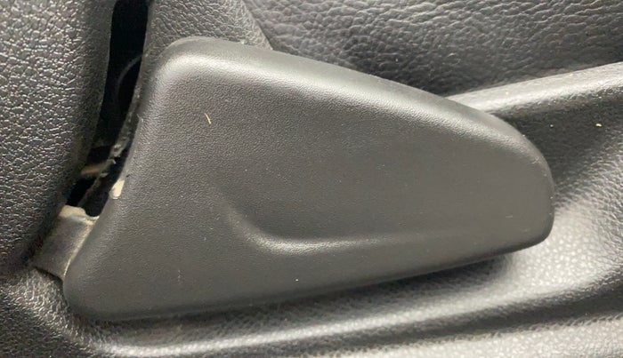 2018 Renault Kwid RXT 0.8, Petrol, Manual, 39,266 km, Driver Side Adjustment Panel