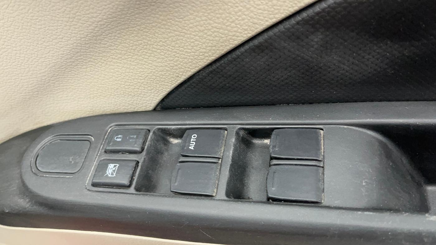 2014 Maruti Celerio VXI AMT, Petrol, Automatic, 1,08,527 km, Driver Side Door Panels Control