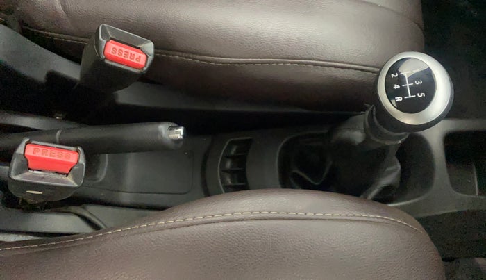 2013 Maruti Wagon R 1.0 VXI, Petrol, Manual, 24,304 km, Gear Lever