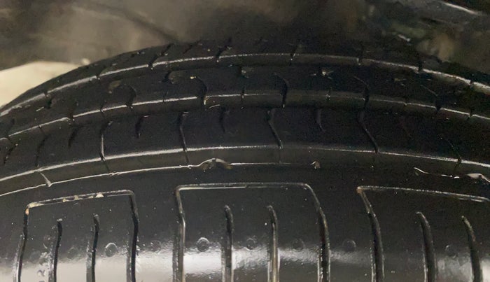 2013 Maruti Wagon R 1.0 VXI, Petrol, Manual, 24,304 km, Left Front Tyre Tread