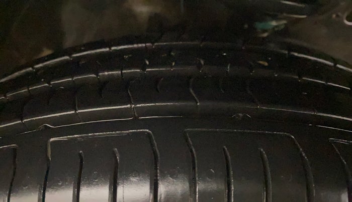 2013 Maruti Wagon R 1.0 VXI, Petrol, Manual, 24,304 km, Right Front Tyre Tread