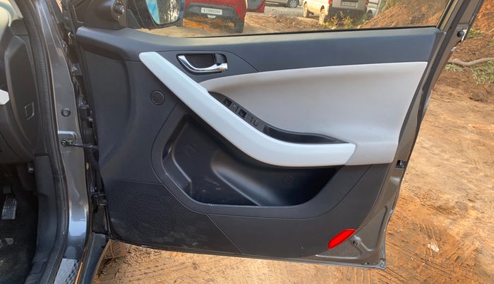 2024 Tata NEXON Creative Plus 1.2 iCNG, CNG, Manual, 19,465 km, Driver Side Door Panels Control