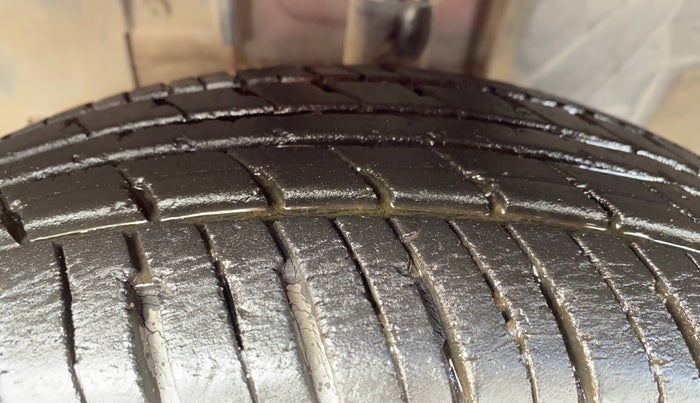 2018 Datsun Redi Go T(O) 1.0 AMT, Petrol, Automatic, 24,265 km, Left Front Tyre Tread