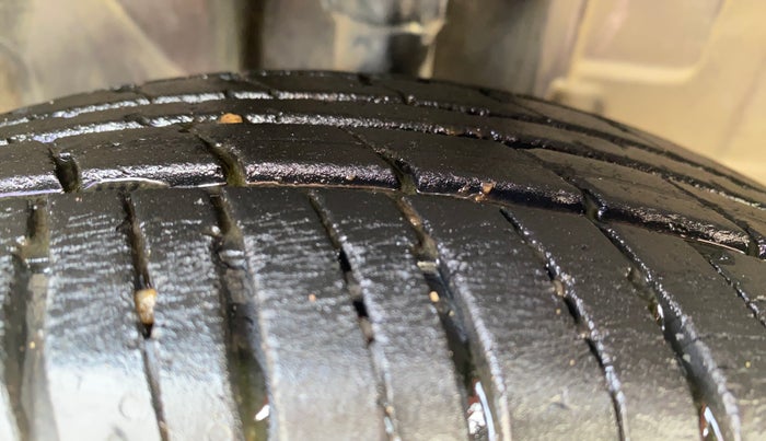 2018 Datsun Redi Go T(O) 1.0 AMT, Petrol, Automatic, 24,265 km, Right Front Tyre Tread