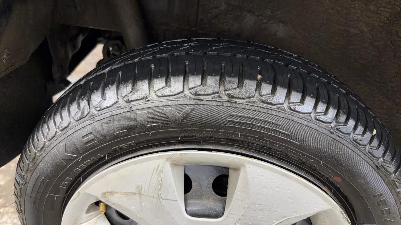2016 Maruti Wagon R 1.0 VXI, Petrol, Manual, 29,409 km, Right Rear Tyre Tread