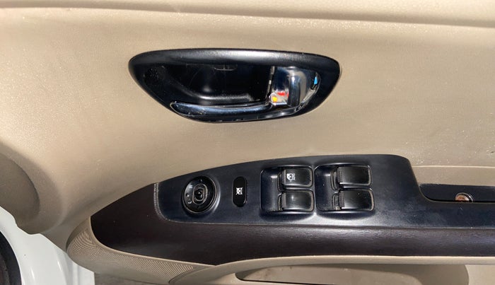 2012 Hyundai i10 MAGNA 1.2, Petrol, Manual, 70,879 km, Driver Side Door Panels Control