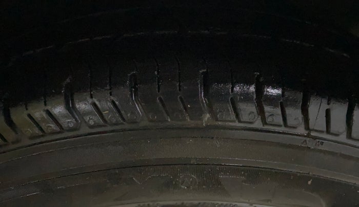 2012 Hyundai i10 MAGNA 1.2, Petrol, Manual, 70,879 km, Right Front Tyre Tread