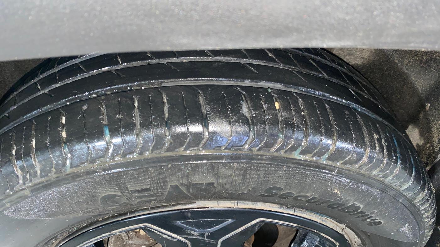 2021 Tata PUNCH ACCOMPLISHED MT, Petrol, Manual, 23,047 km, Left Front Tyre Tread