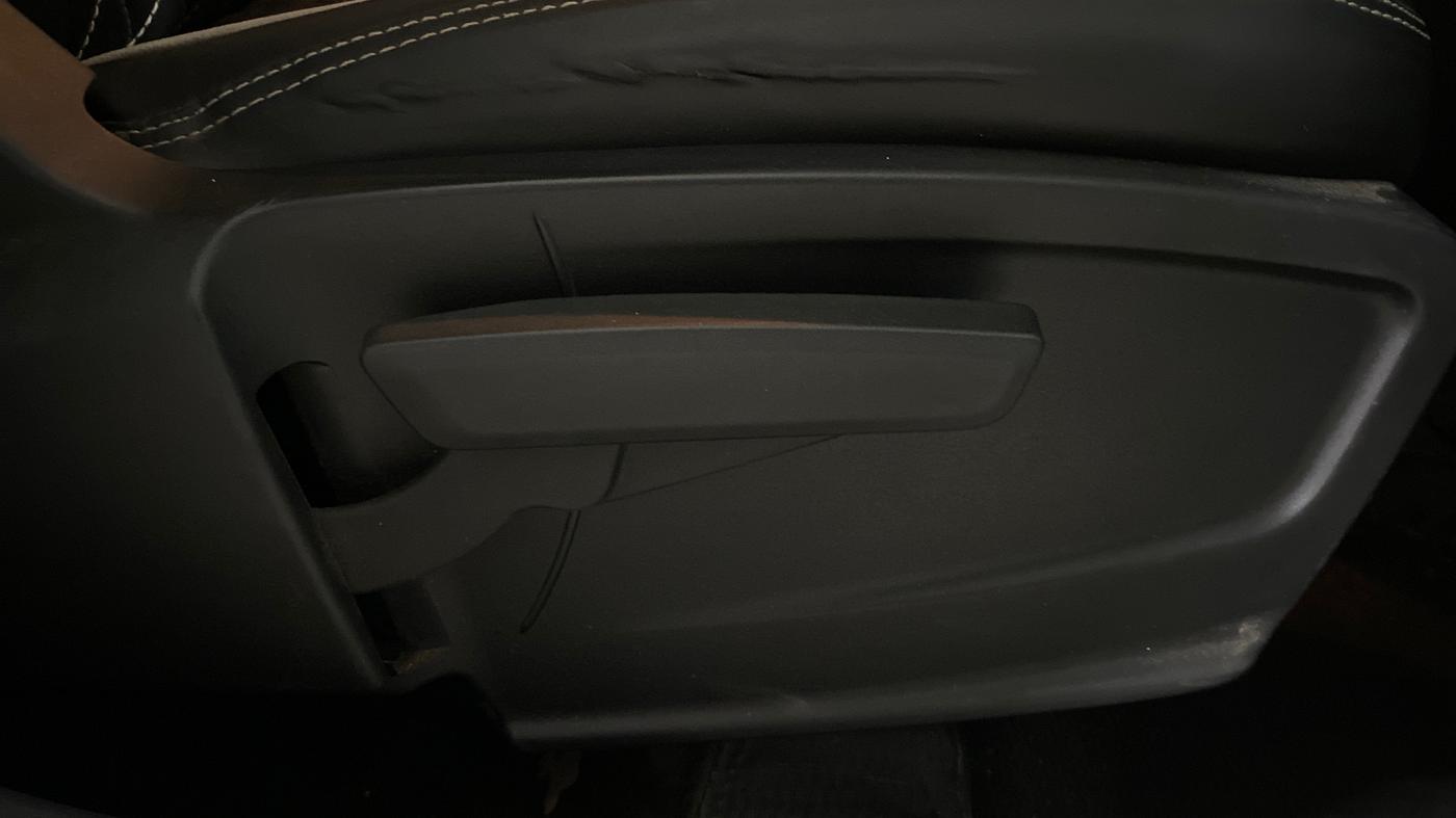 2021 Tata PUNCH ACCOMPLISHED MT, Petrol, Manual, 23,047 km, Driver Side Adjustment Panel