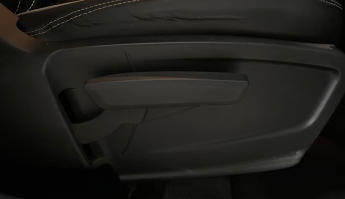 2021 Tata PUNCH ACCOMPLISHED MT, Petrol, Manual, 23,047 km, Driver Side Adjustment Panel
