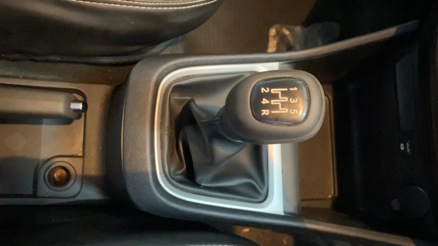 2021 Tata PUNCH ACCOMPLISHED MT, Petrol, Manual, 23,047 km, Gear Lever