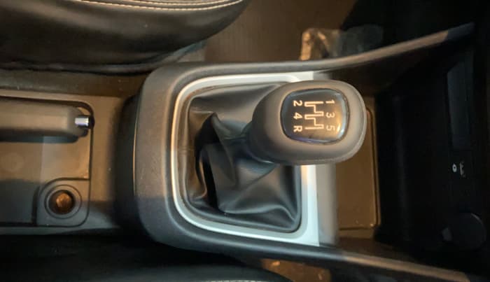 2021 Tata PUNCH ACCOMPLISHED MT, Petrol, Manual, 23,047 km, Gear Lever