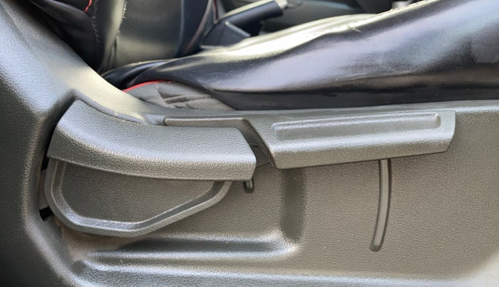 2019 Hyundai VENUE SX PLUS 1.0 TURBO DCT DUAL TONE, Petrol, Automatic, 29,566 km, Driver Side Adjustment Panel