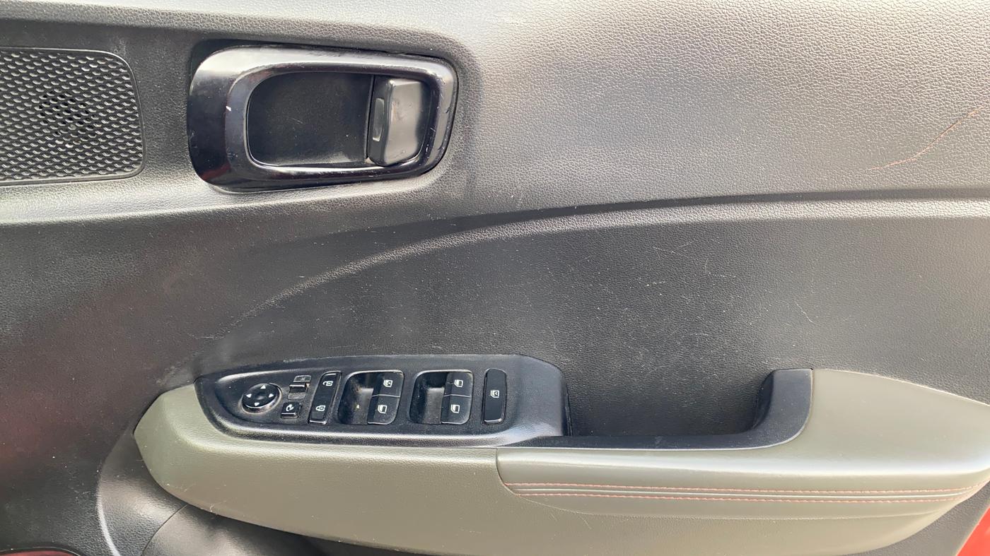 2019 Hyundai VENUE SX PLUS 1.0 TURBO DCT DUAL TONE, Petrol, Automatic, 29,601 km, Driver Side Door Panels Control