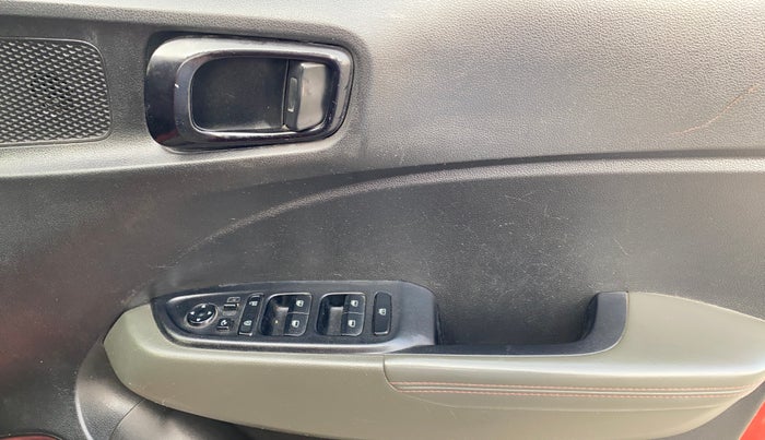 2019 Hyundai VENUE SX PLUS 1.0 TURBO DCT DUAL TONE, Petrol, Automatic, 29,566 km, Driver Side Door Panels Control