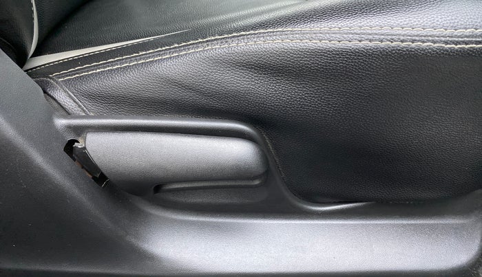 2017 Maruti Swift VXI D, Petrol, Manual, 55,354 km, Driver Side Adjustment Panel