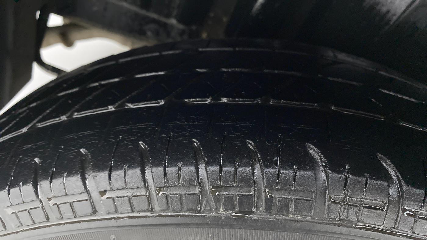 2017 Maruti Swift VXI D, Petrol, Manual, 55,354 km, Right Rear Tyre Tread