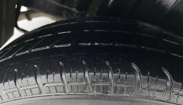 2017 Maruti Swift VXI D, Petrol, Manual, 55,354 km, Right Rear Tyre Tread