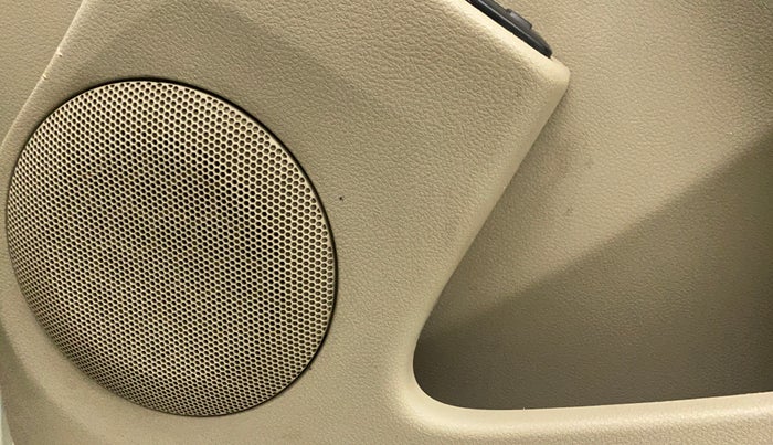 2015 Nissan Terrano XL (P), Petrol, Manual, 82,883 km, Speaker