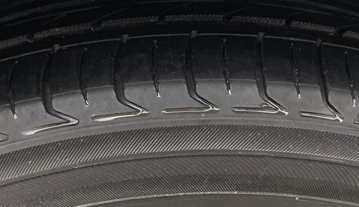 2022 Tata NEXON XM SUNROOF DIESEL, Diesel, Manual, 70,968 km, Right Front Tyre Tread