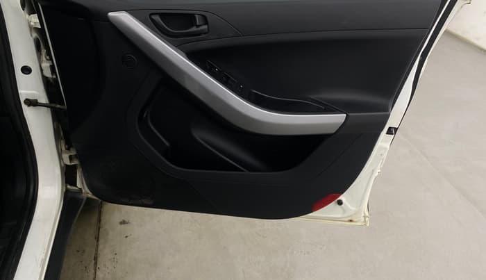 2022 Tata NEXON XM SUNROOF DIESEL, Diesel, Manual, 70,968 km, Driver Side Door Panels Control