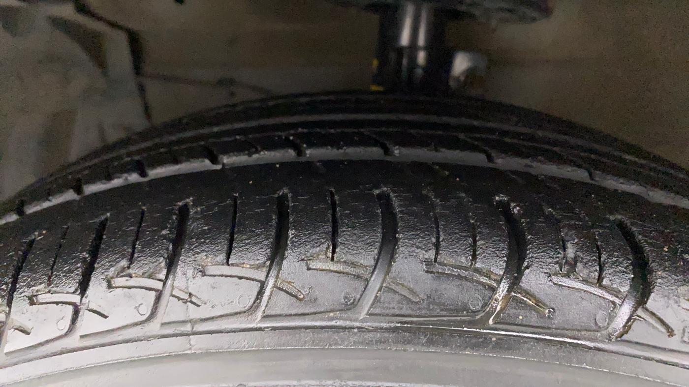 2016 Maruti Ciaz VDI+ SHVS, Diesel, Manual, 78,672 km, Left Front Tyre Tread